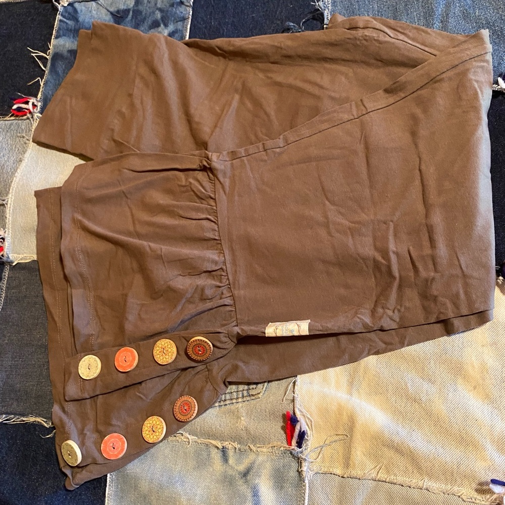 LuckyBird Clothing Co. Cute legging with buttons at leg flare